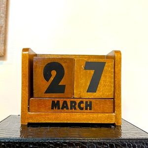 Month & Date Wooden Cube